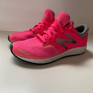 New Balance girls pink running shoe sneaker size 5, Zante v3